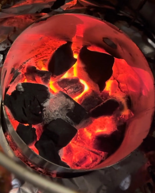 ¿Cuánto carbón usa un barril asador?